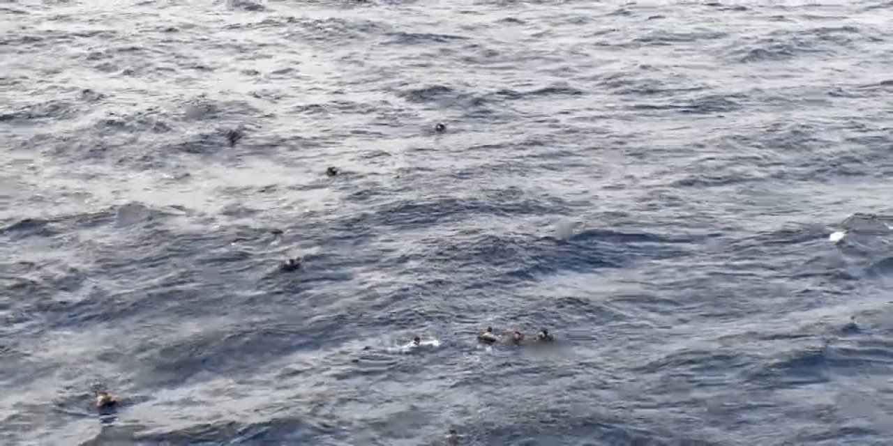 İstanbul - Türk Tanker Gemisi Uluslararası Sularda Boğulmak Üzere Olan 139 Mülteciyi Kurtardı