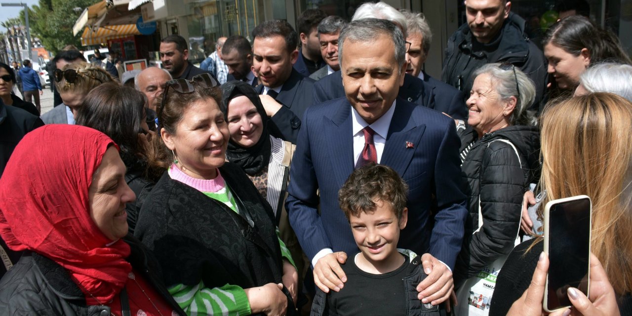 Bakan Yerlikaya İzmir'de