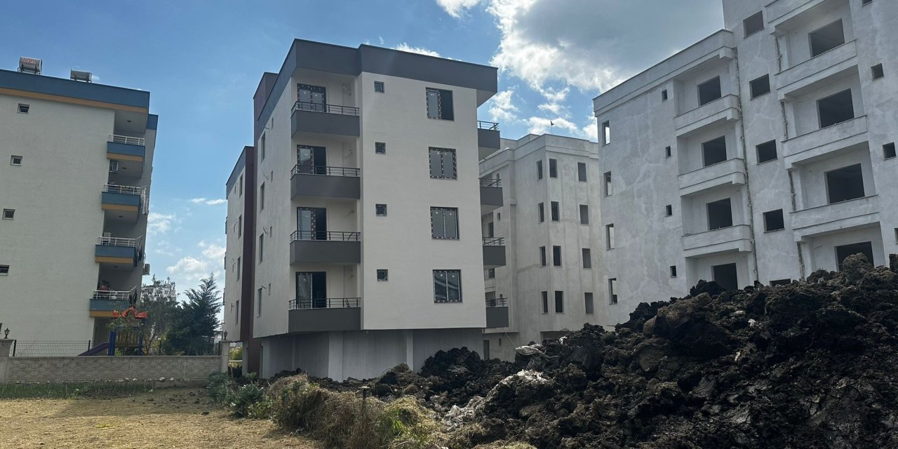 4 Katlı Yeni Bina Yan Yatmaya Başladı