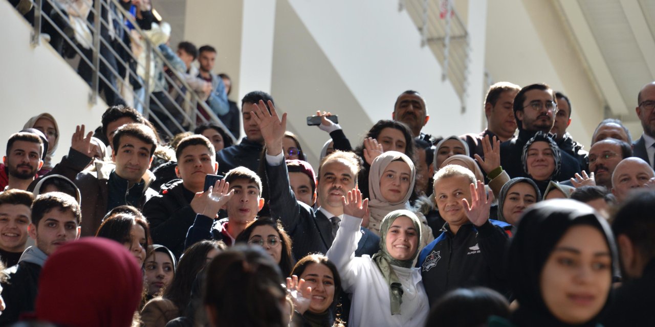 Bakan Kacır: 60-80 Yıl Önce Düştüğümüz Tuzağa Bir Daha Düşmeyin