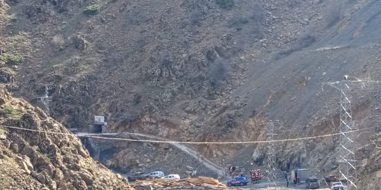 Krom Madeninde İşçilerin Üzerine Taş Düştü: 2 Yaralı