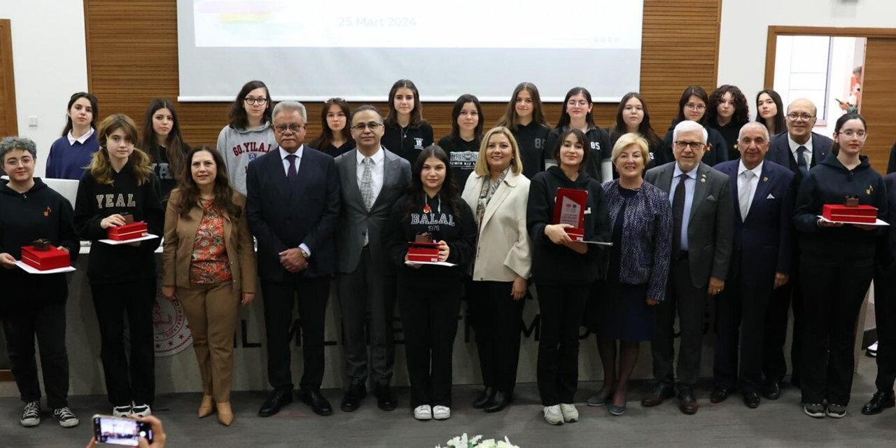 Chughtai Sanat Ödülleri 2023 Ödül Dağıtım Töreni İzmir'de Yapıldı