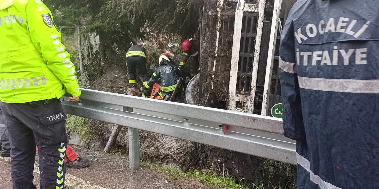 Tem'de, Tır Şarampole Devrildi: 1 Ölü