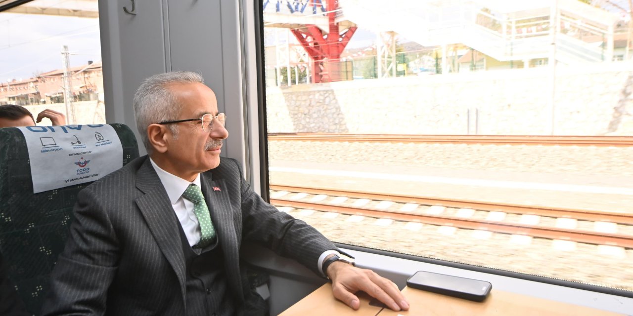 Bakan Uraloğlu: Ankara-istanbul Süper Hızlı Tren Projesini Başlattık