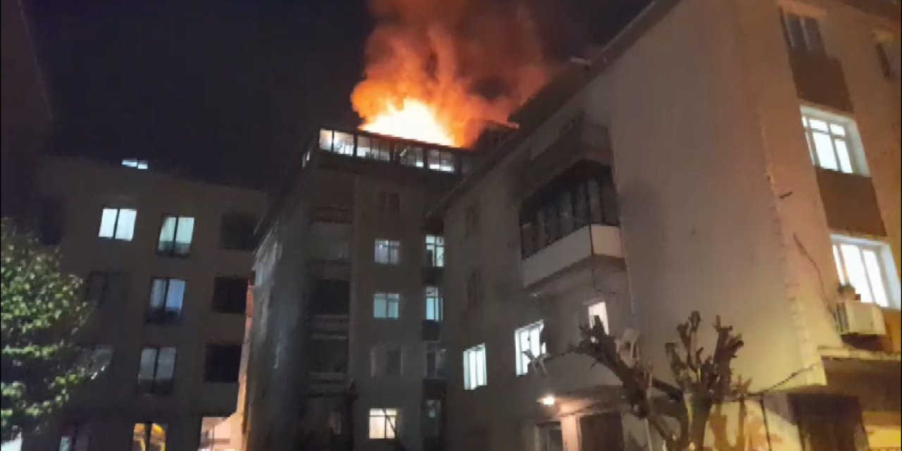 İstanbul-avcılar'da 6 Katlı Binanın Çatı Katında Yangın