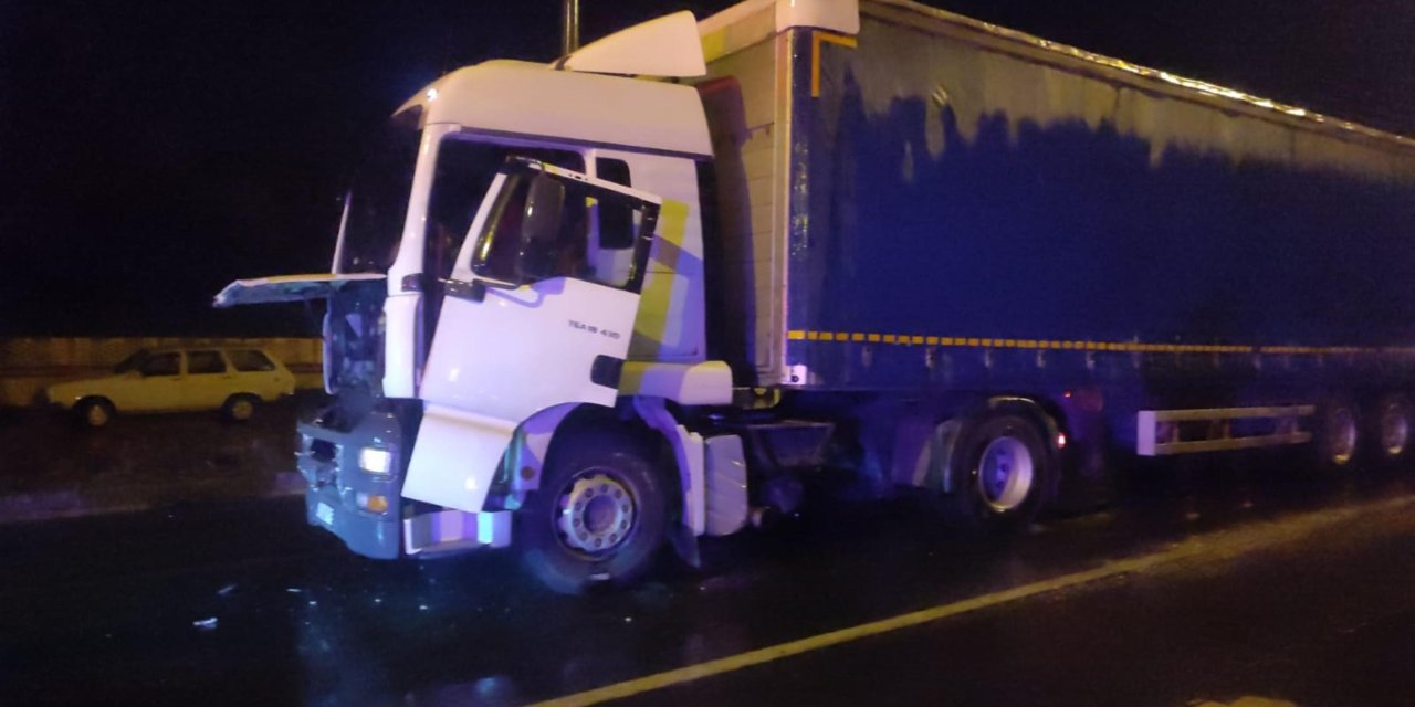 Konya’da 4  Tır'ın Karıştığı Zincirleme Kaza: 1 Ölü, 3 Yaralı