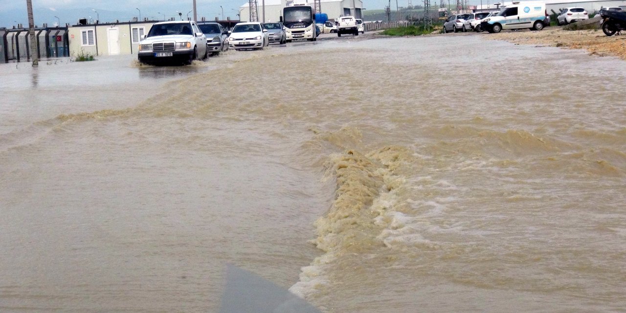 Hatay'da Yollar Göle Döndü, Konteyner Kentleri Su Bastı