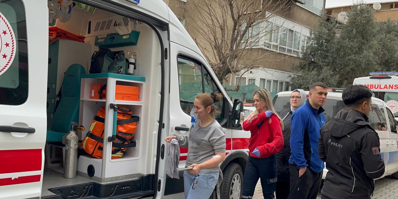 Kocaeli'de Evin Mutfağındaki Doğal Gaz Kaynaklı Patlamada 4 Kişi Dumandan Etkilendi