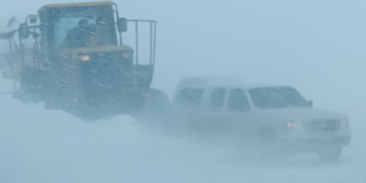 Siirt’te Karda Mahsur Kalan 8 Araç Kurtarıldı