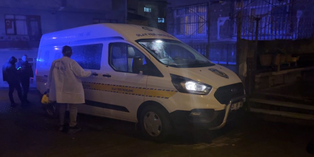 Kavga Ettiği Ağabeyini Boğazından Bıçaklayıp Öldürdü