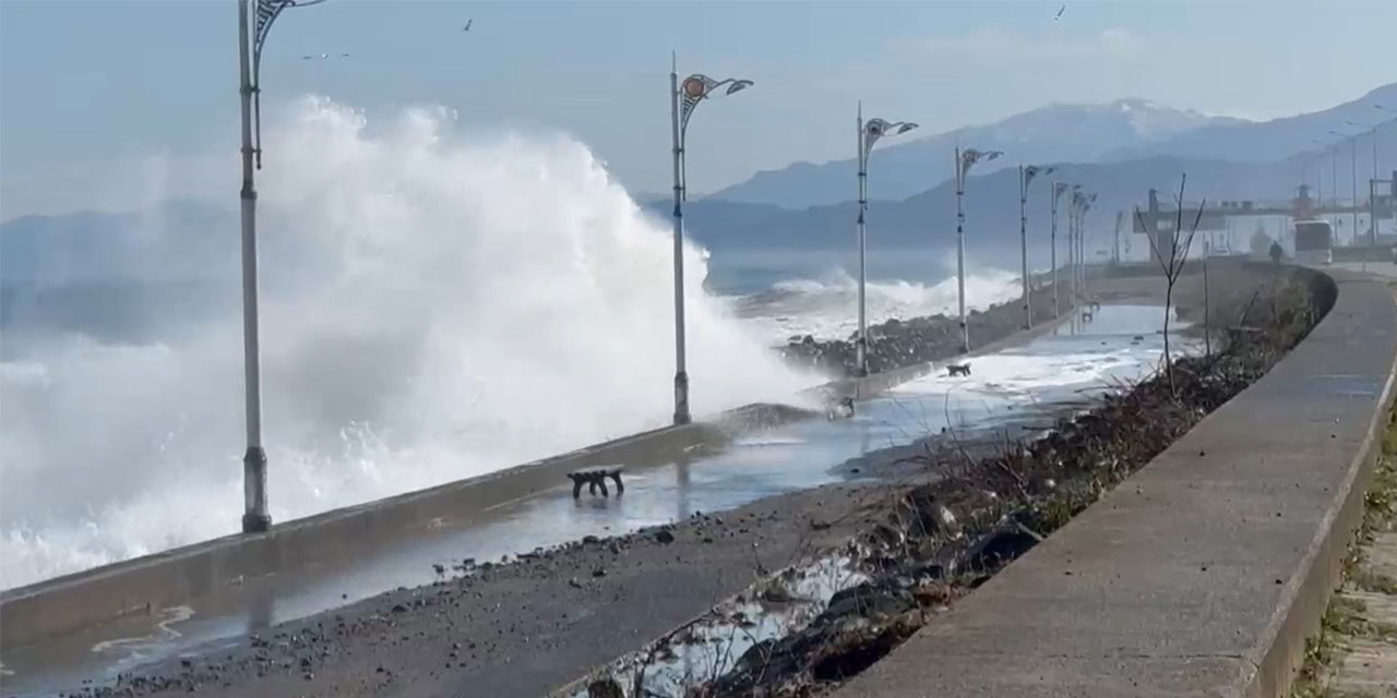 Rize Valiliği'nden Fırtına Uyarısı: Karadeniz'de Dalgalar 5 Metreyi Bulabilir!