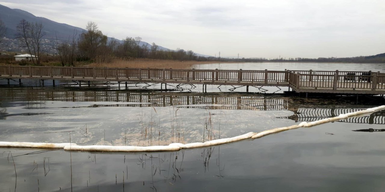Nato Boru Hattından Sızan Akaryakıt Sapanca Gölü’ne Karıştı
