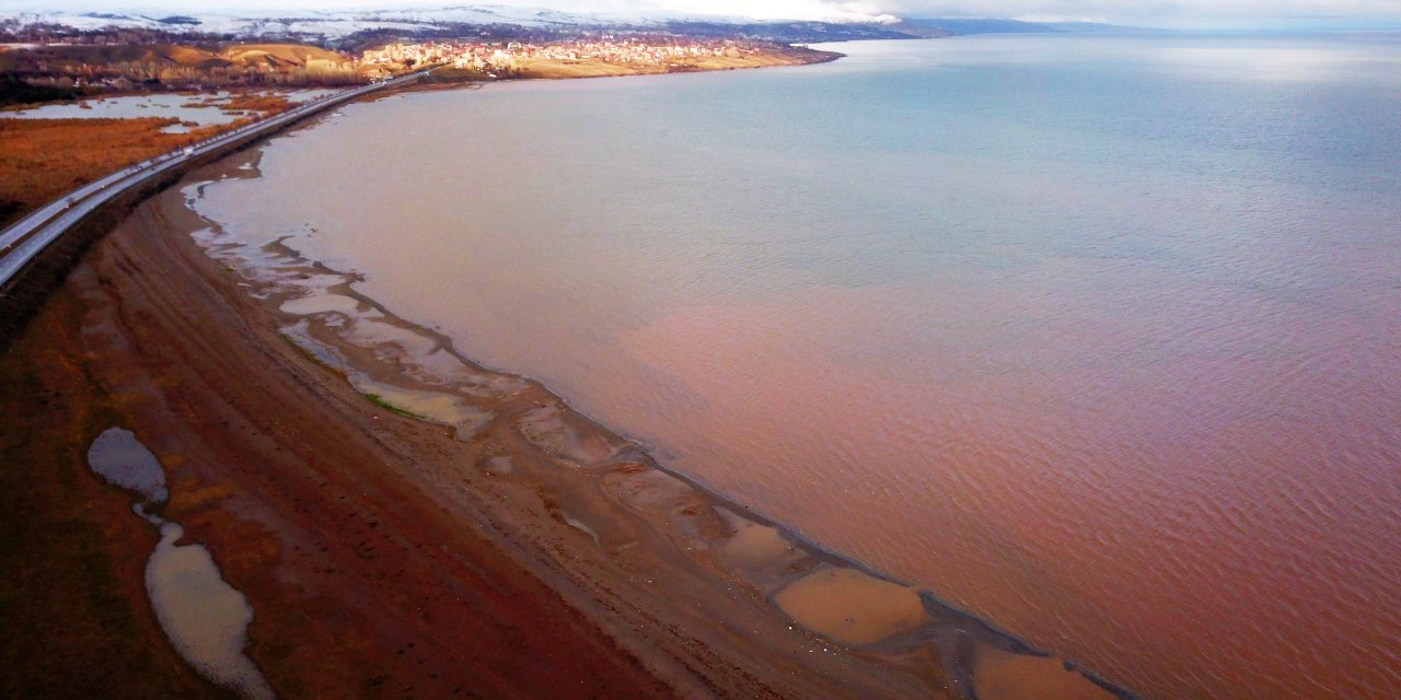 Van Gölü, Sel Sularıyla Kahverengiye Döndü