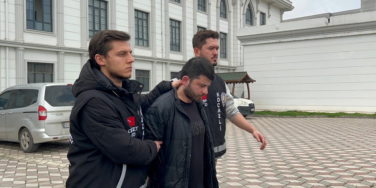 Kavga Ettiği Ağabeyini Boğazından Bıçaklayıp Öldürdü (2)