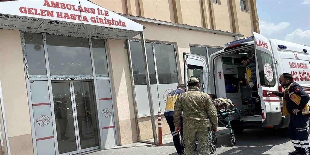 Ardahan'da askeri aracın devrildiği kazada 5 asker yaralandı