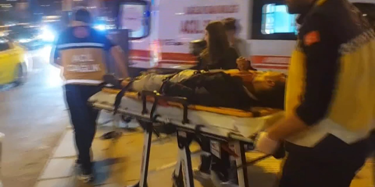 İstanbul- Kadıköy’de Otomobil İle Motosiklet Çarpıştı: 2 Yaralı