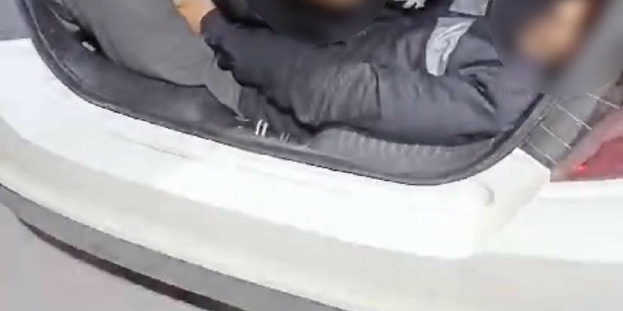 Otomobilin Bagajında 3 Kaçak Göçmen Yakalandı; Organizatör Tutuklandı