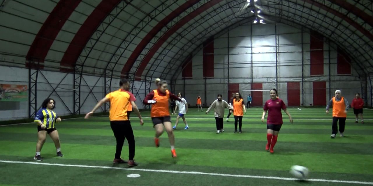 İstanbul - Kadınlar Sosyal Medyadan Halı Sahaya