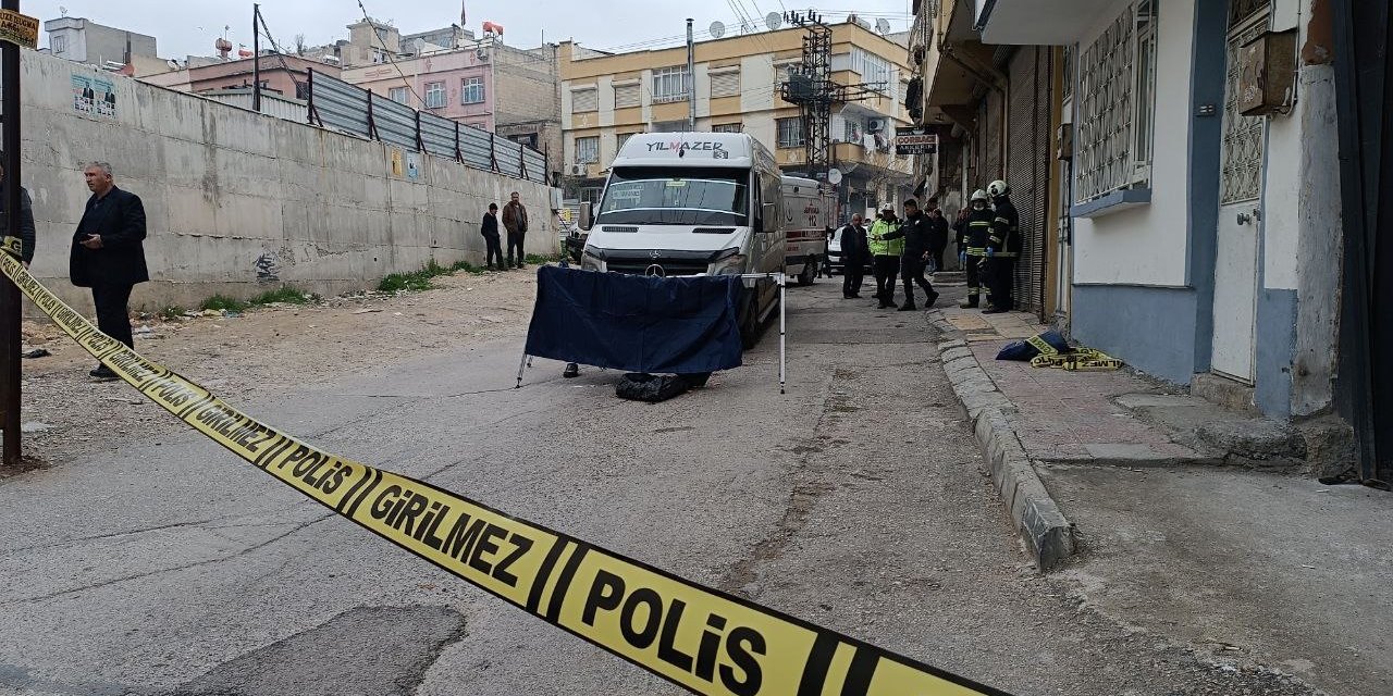 Servis Minibüsünün Altında Kalarak Öldü