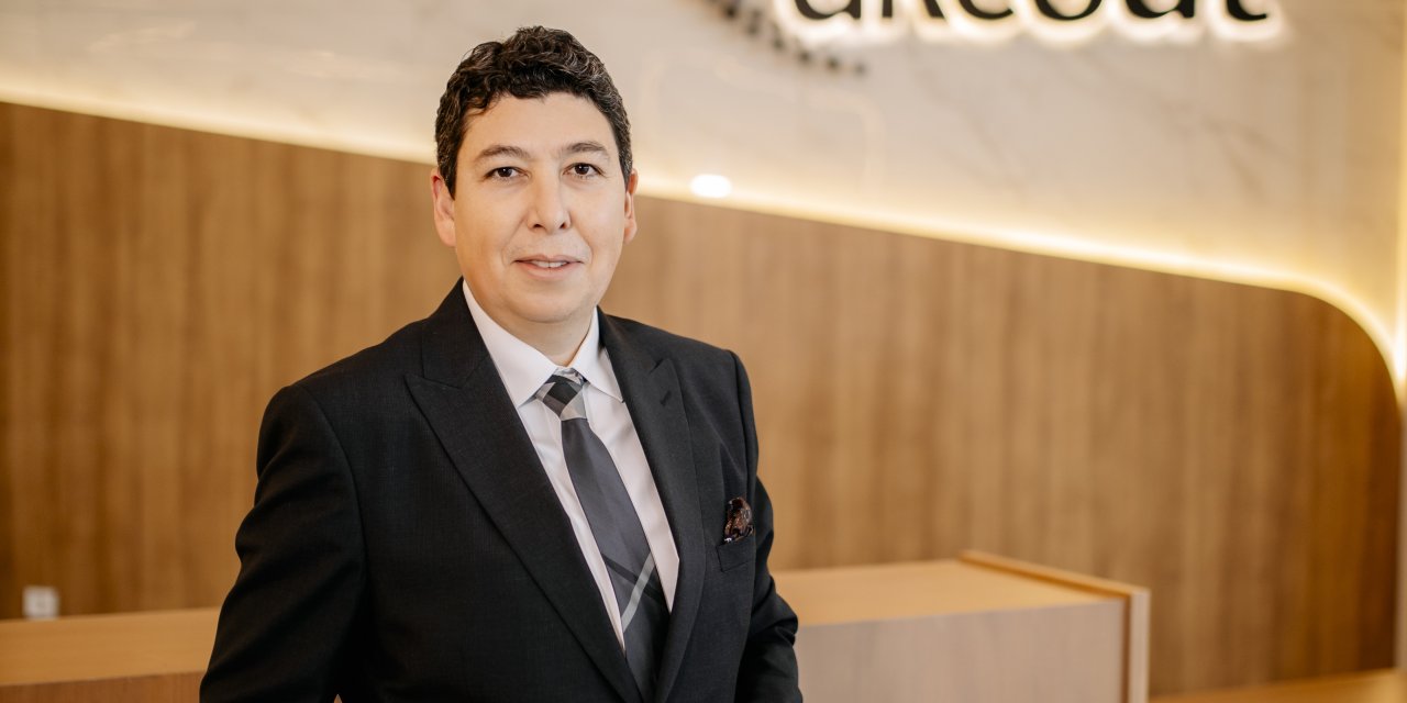 Akcoat, Sakarya'daki Hakkı Demir Ortaokulu'na Kitap Bağışladı