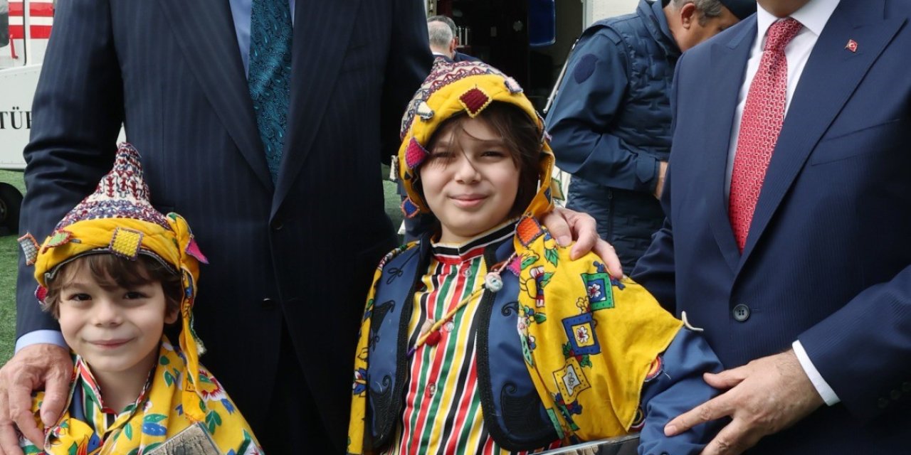 Cumhurbaşkanı Erdoğan, Bursa’da; Çocuklara Oyuncak Togg Dağıttı