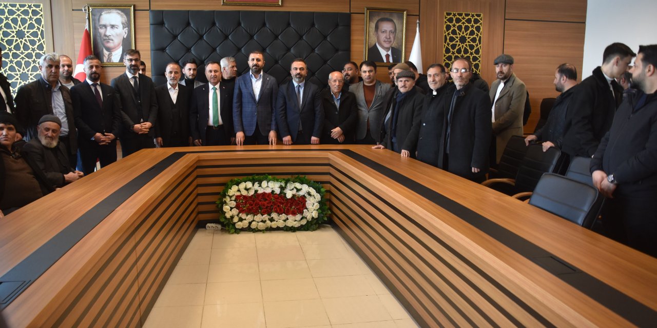 Bitlis'te 'Miting Saati Satıldı' Eleştirisi Yapan Chp Belediye Başkan Adayı, Partisinden İstifa Edip Ak Parti'ye Geçti