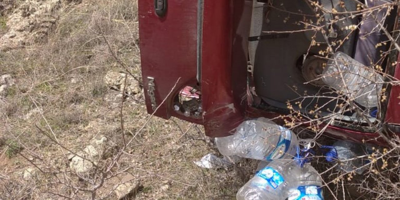 Şarampole Devrilen Otomobildeki Karı- Kocayı Ölüm Ayırdı