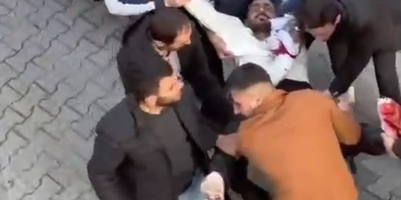 Fatih'te Alacak Verecek Tarıtşması: Arkadaşını Defalarca Bıçakladı