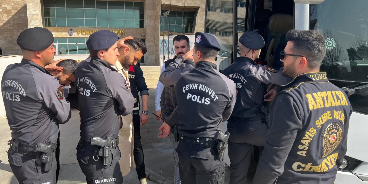 Kafedeki Çatışmada 25 Şüpheli Adliyede