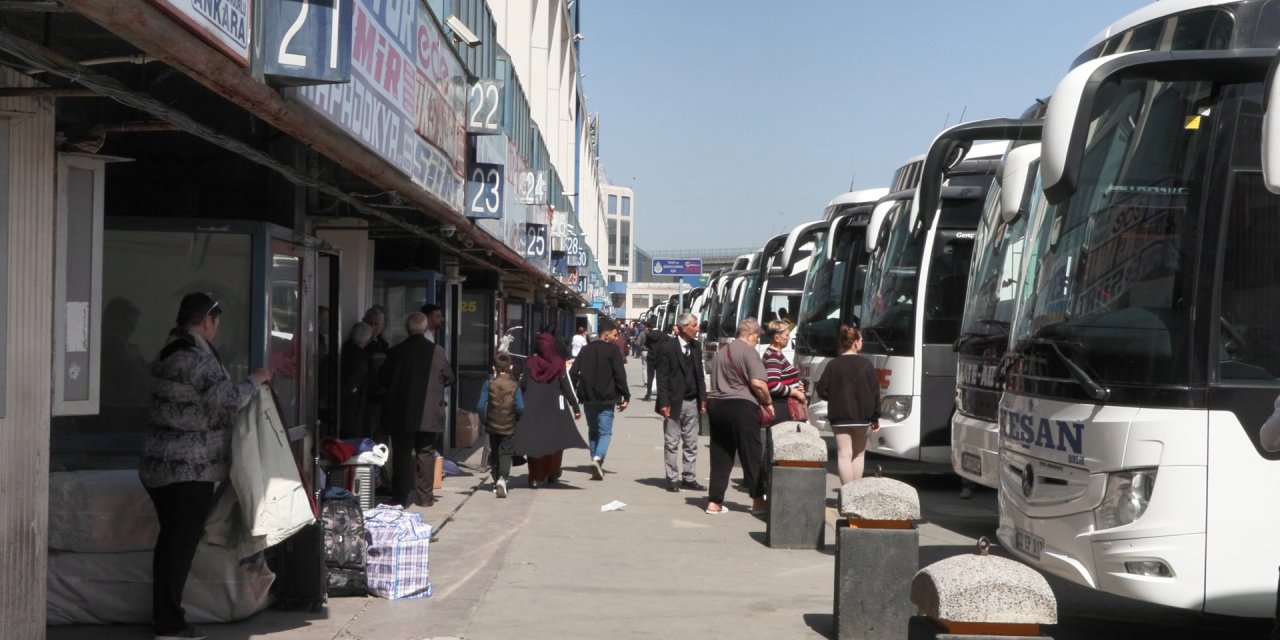İstanbul - 15 Temmuz Demokrasi Otogarı'nda Seçim Hareketliliği