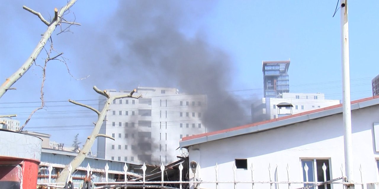 İstanbul - Küçükçekmece'de Tekstil Fabrikasında Yangın