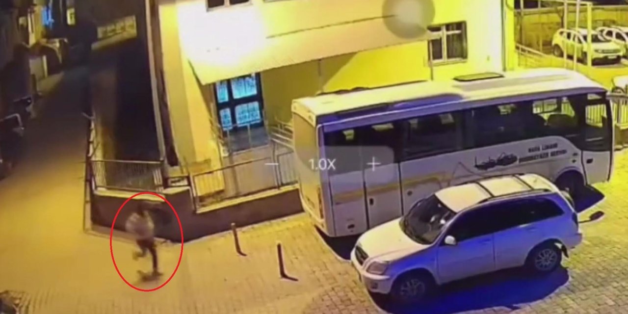 Otomobiline Binerken Tabancayla Vuruldu; Saldırı Kamerada