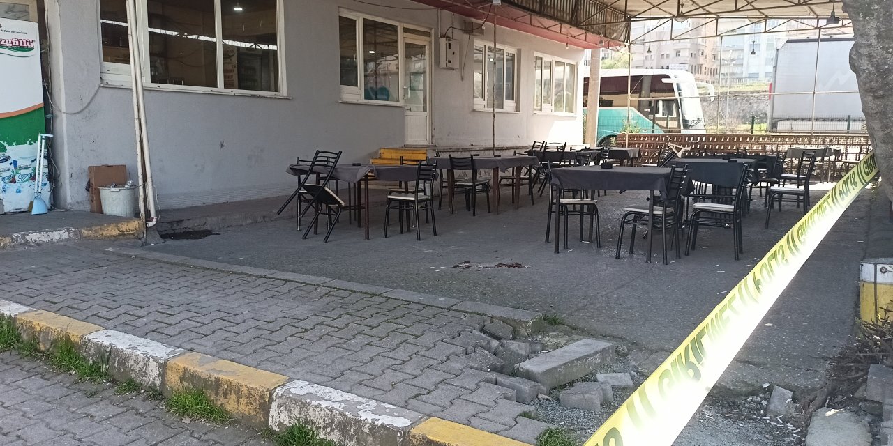 Husumetlisini Çay Ocağında Otururken Vurup Öldürdü