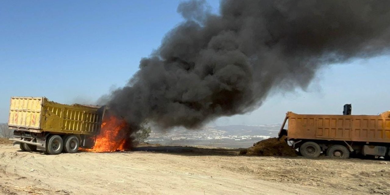 Hafriyat Kamyonunda Çıkan Yangın Kamerada