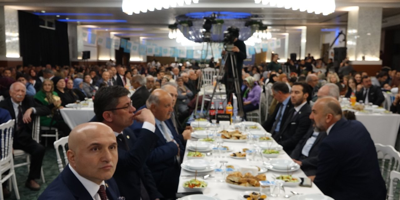 Akşener: 10 Bin Lira Emekli Maaşıyla Geçinmek Mümkün Değil (2)