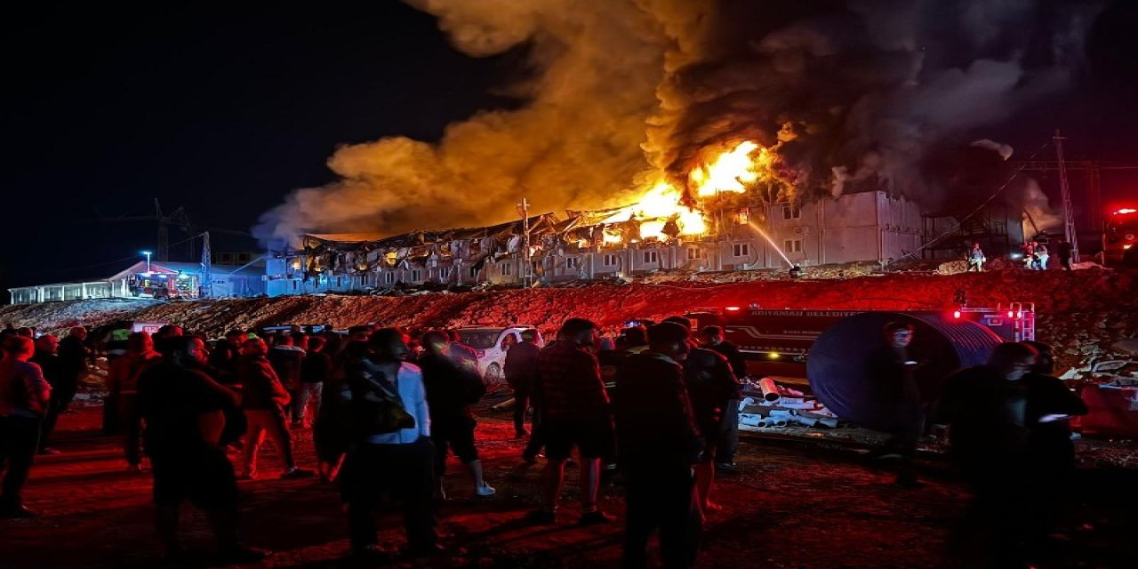 Adıyaman'da Toki Şantiyesindeki Konteyner Yangını 2 Saatte Söndürüldü