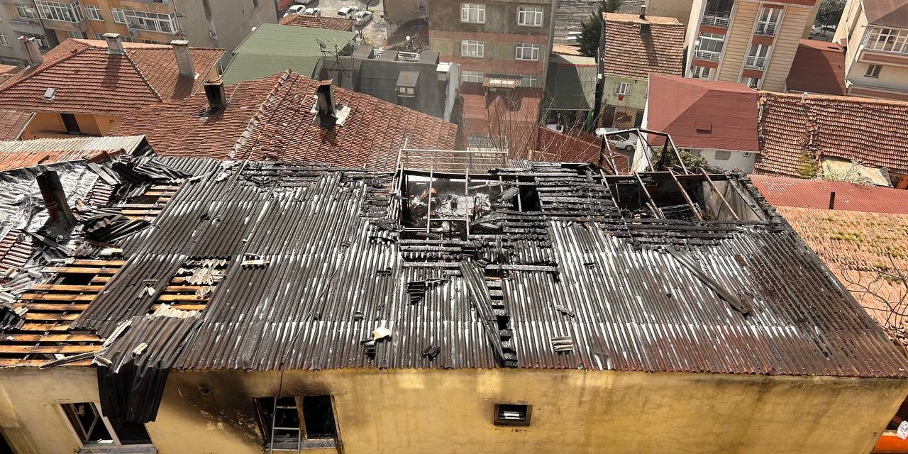 İstanbul - Eyüpsultan'da Bitişik 4 Gecekondu Yandı