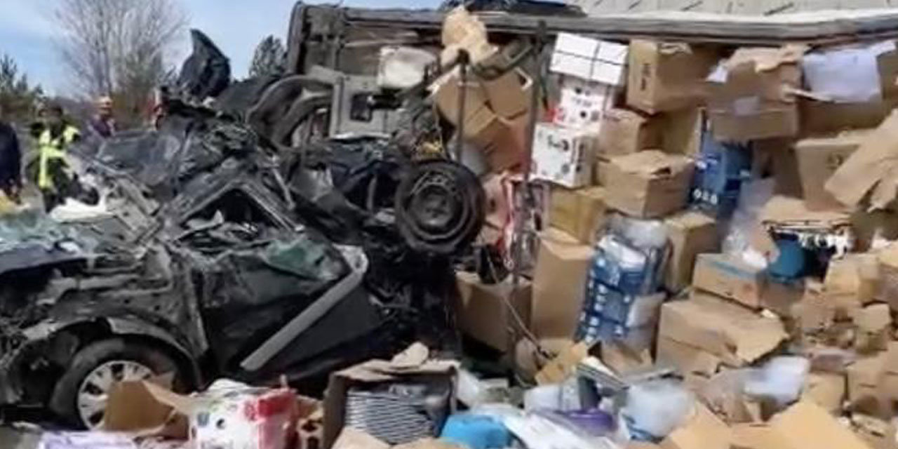 Çankırı'da tır otomobilin üzerine devrildi, 4 kişi öldü, 2'si polis 3 kişi yaralandı