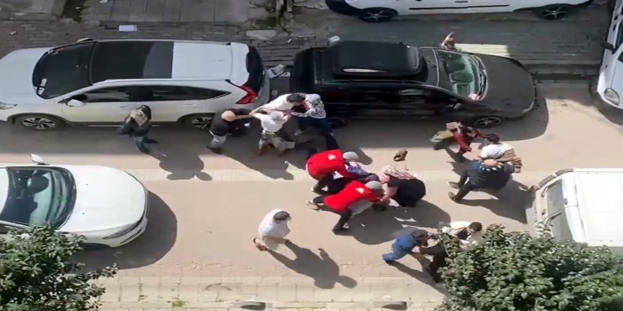 İstanbul - Avcılar’da Sokak Ortasında Kavga Kamerada