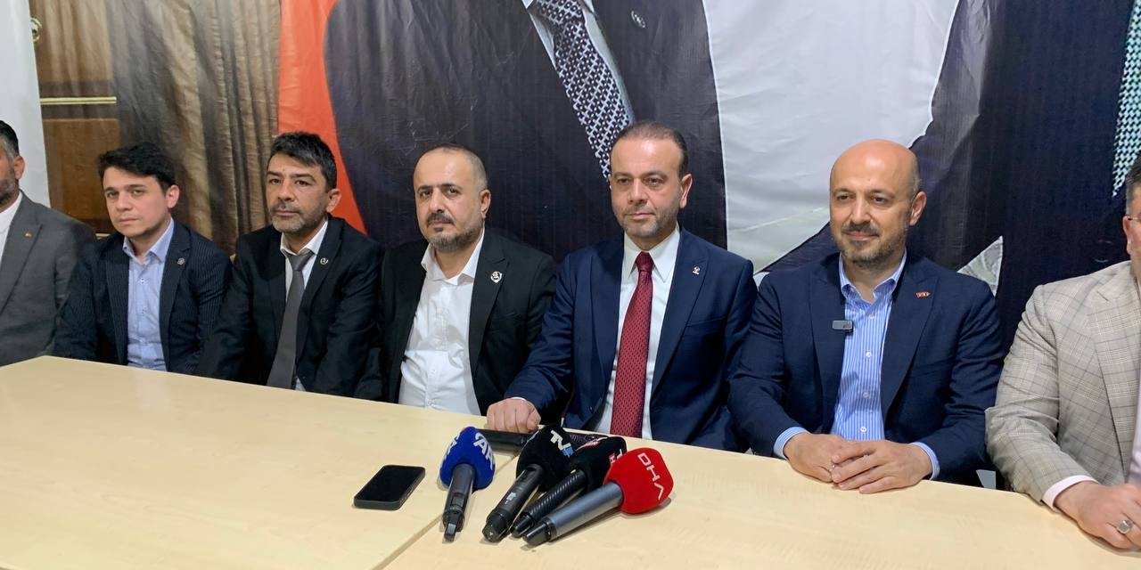 Adana'da Bbp Yüreğir Belediye Başkan Adayı, Ak Parti Lehine Adaylıktan Çekildi