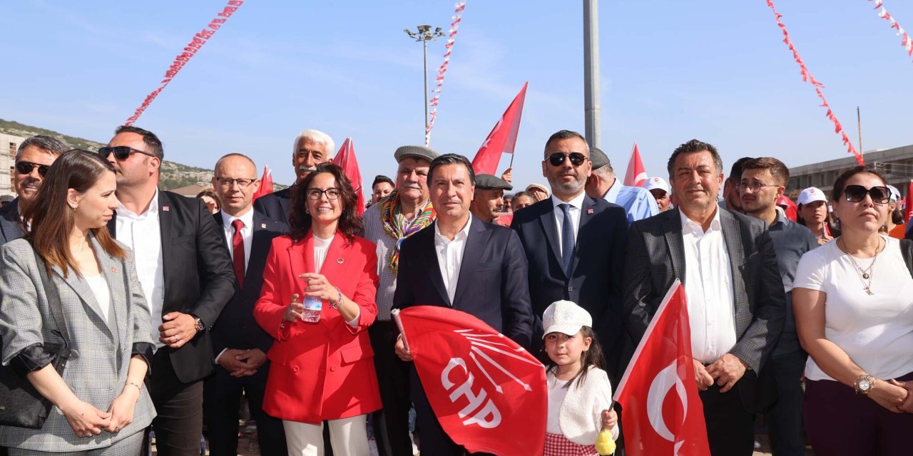 Chp Muğla Büyükşehir Belediye Başkanı Adayı Ahmet Aras, Son Mitingini Menteşe'de Yaptı