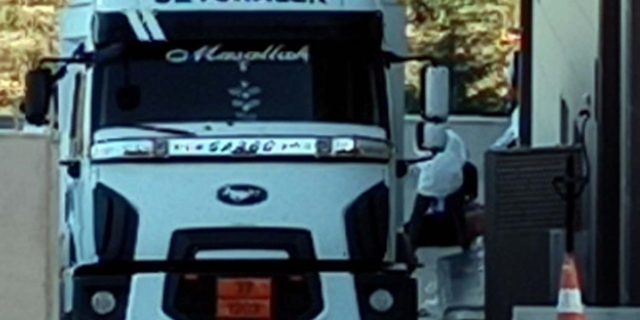 Gaziantep'te, Akaryakıt Tankerinde 2'si Ölü 52 Kaçak Göçmen Bulundu