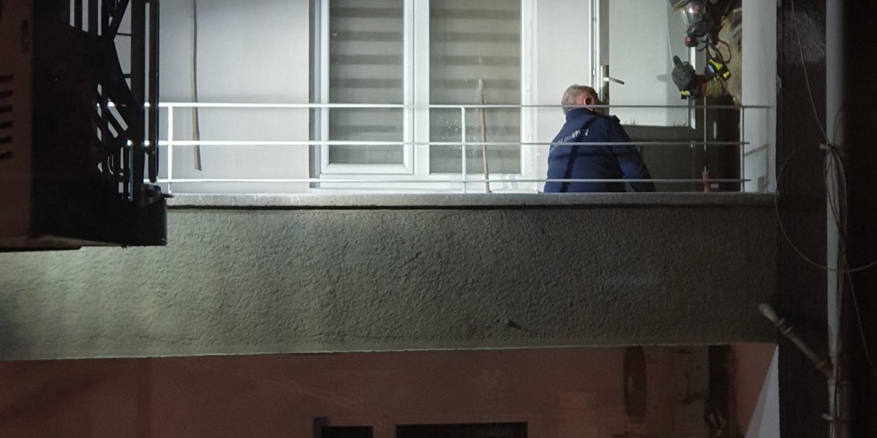 Ankara'da, 9 Yıl Önce Faaliyetlerini Durduran Anadolu Partisi İlçe Başkanlığı'nda Yangın