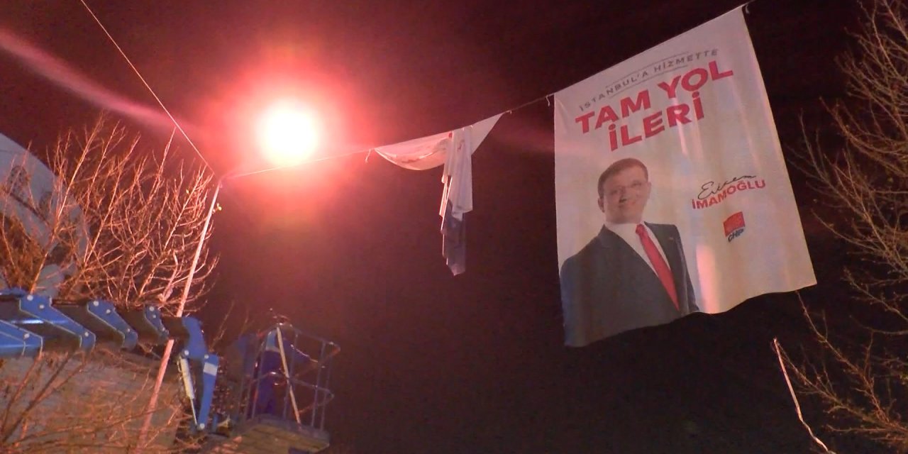 İstanbul- İstanbul'da Seçim Yasakları İle Birlikte Parti Bayrakları Ve Afişler Toplandı