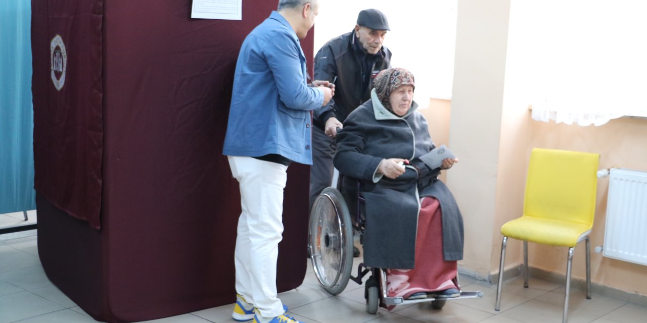 Eskişehir'de İlk Oylar Sandıkta