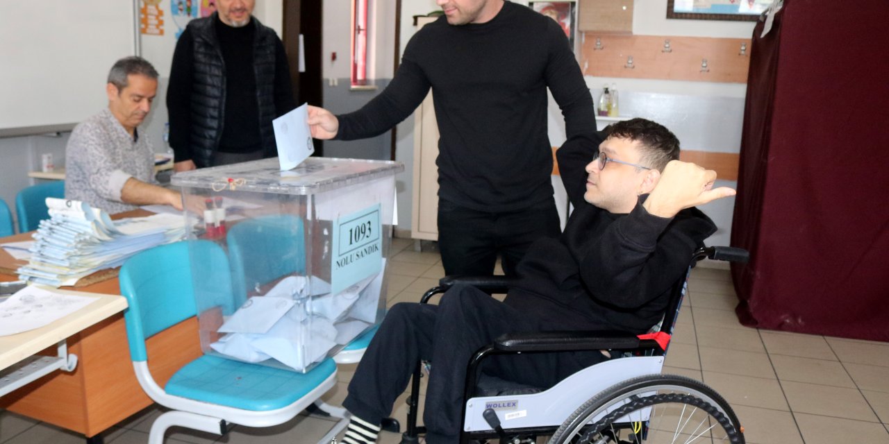 Serebral Palsi Hastası İlker, Oyunu Kullanmaya Tekerlekli Sandalyeyle Geldi