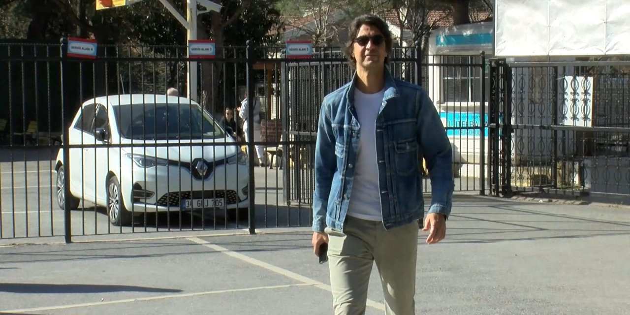 İstanbul - Candan Erçetin Sandık Görevlisi Oldu, Aynı Okulda Cem Yılmaz Oy Kullandı