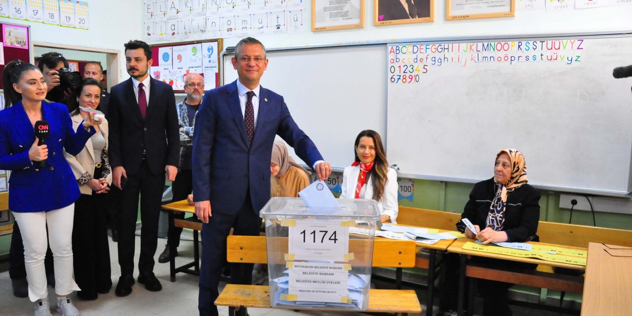 Manisa'da Oy Kullanan Özgür Özel'den 'Kutlamalarda Silahtan Uzak Durun' Çağrısı