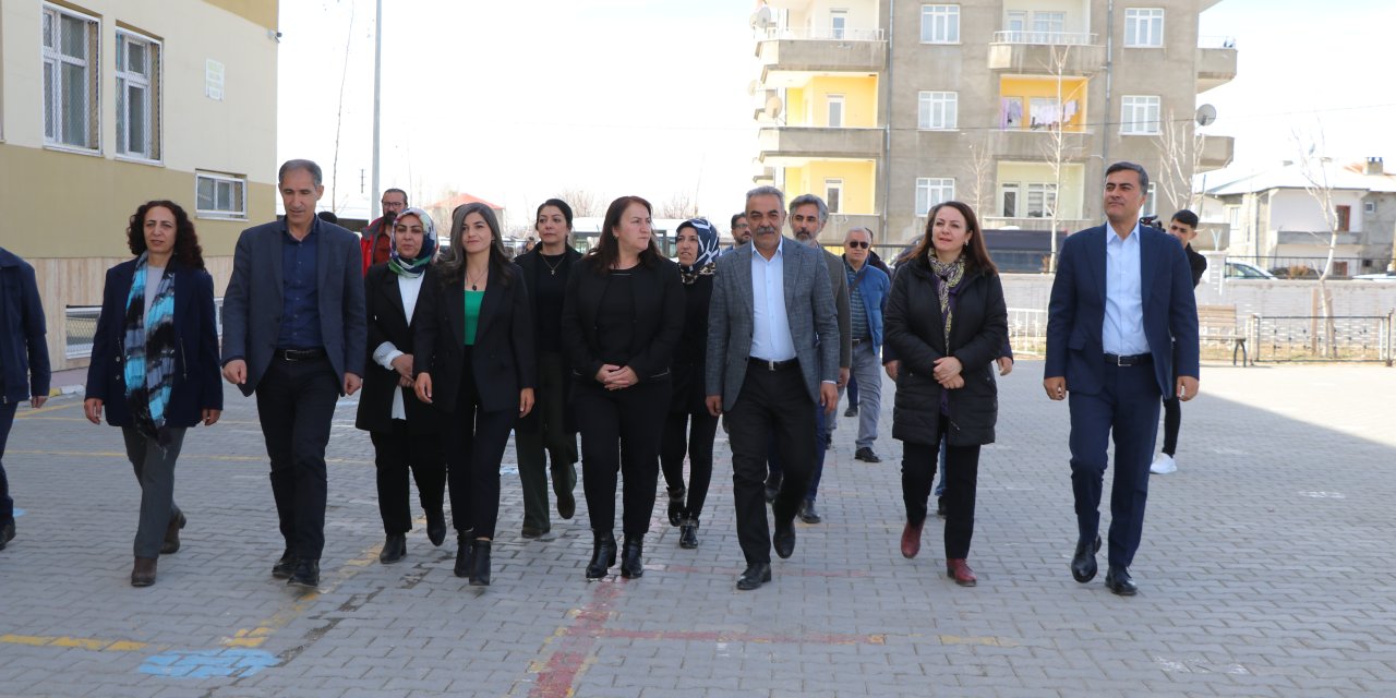 Dem Parti'nin Van Büyükşehir Adayları Oylarını Kullandı