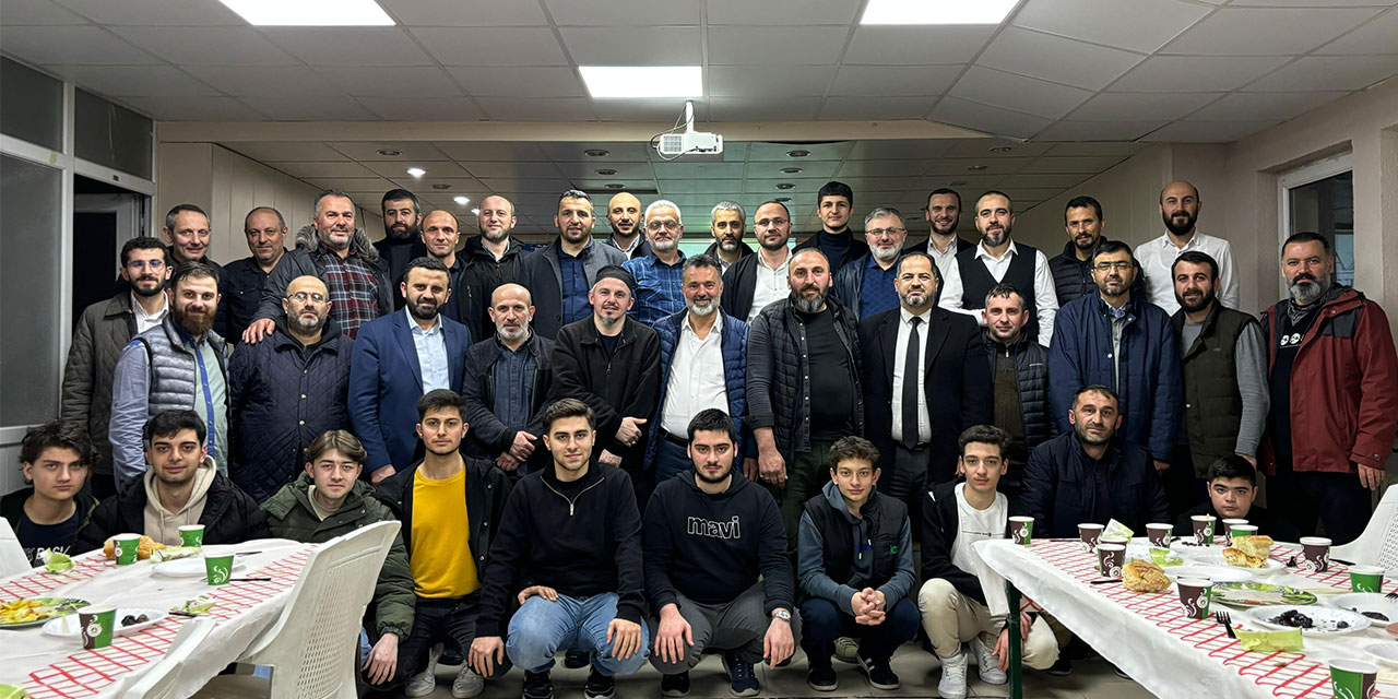 Rize’de genç hafızlar sahurda buluştu